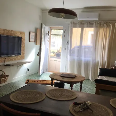 Au Coeur Du Village Pour Deux Personnes Apartment Lespignan