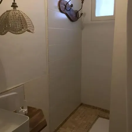 Au Coeur Du Village Pour Deux Personnes Apartmán Lespignan