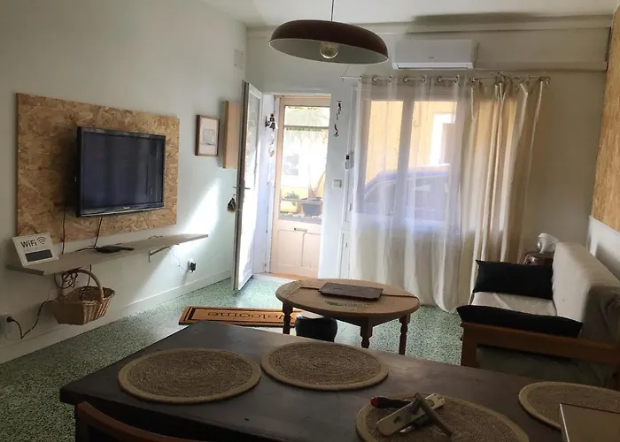 Au Coeur Du Village Pour Deux Personnes Apartman Lespignan